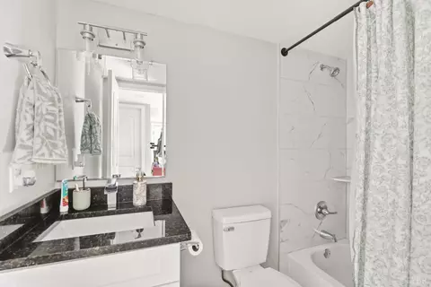Bath - 35 Castle Craig Dr, Evington, VA 24550 photo 4 of 7