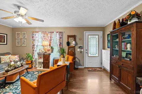Entry Way - 3167 Bellview Rd, Appomattox, VA 24522 photo 1 of 2