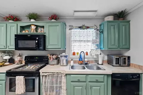 Kitchen - 3167 Bellview Rd, Appomattox, VA 24522 photo 4 of 5