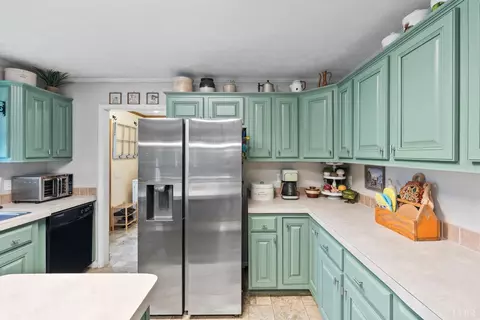 Kitchen - 3167 Bellview Rd, Appomattox, VA 24522 photo 3 of 5