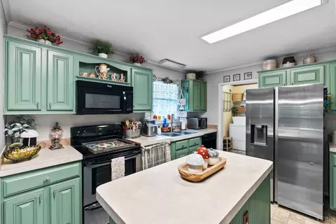 Kitchen - 3167 Bellview Rd, Appomattox, VA 24522 photo 2 of 5