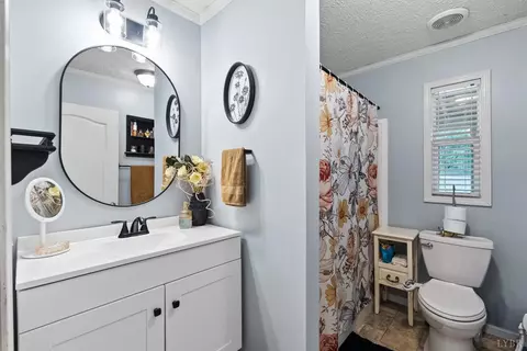 Bath - 3167 Bellview Rd, Appomattox, VA 24522 photo 4 of 4