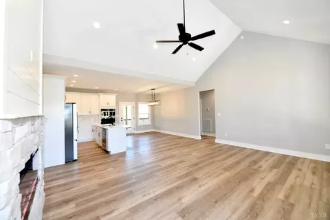 Living - 9726 Leesville Rd, Evington, VA 24550 photo 3 of 4