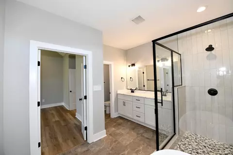 Bath - 9726 Leesville Rd, Evington, VA 24550 photo 5 of 5