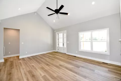 Living - 9726 Leesville Rd, Evington, VA 24550 photo 2 of 4