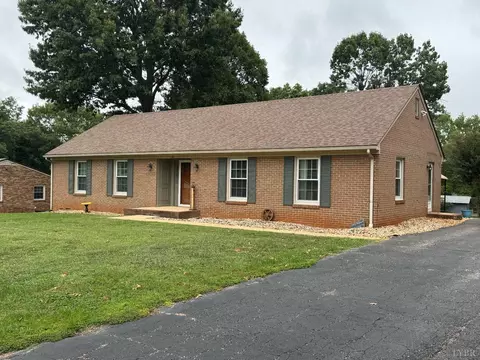 221 Oakland Dr, Madison Heights, VA 24572