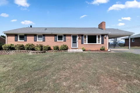1204 W Hill Dr, Bedford, VA 24523