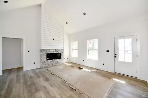 Living - 9692 Leesville Rd, Evington, VA 24550 photo 2 of 3