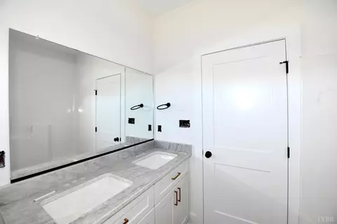Bath - 9692 Leesville Rd, Evington, VA 24550 photo 5 of 5