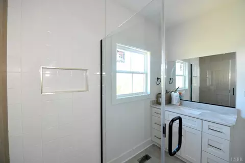 Bath - 9692 Leesville Rd, Evington, VA 24550 photo 3 of 5