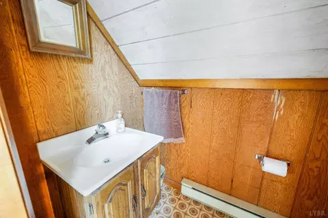 Bath - 1374 Moccasin Rd, Thaxton, VA 24174 photo 4 of 5