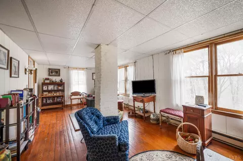 Living - 1374 Moccasin Rd, Thaxton, VA 24174 photo 2 of 5