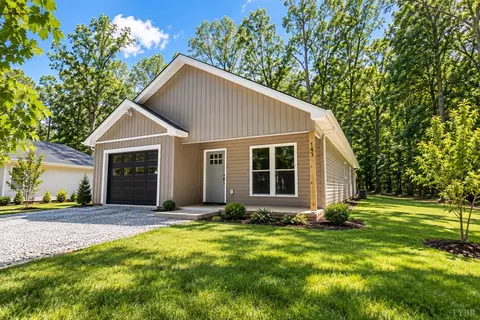 143 Reichard Dr, Madison Heights, VA 24572