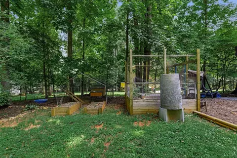 Exterior - 208 Crestview Dr, Forest, VA 24551 photo 8 of 19