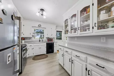 Kitchen - 208 Crestview Dr, Forest, VA 24551 photo 3 of 5