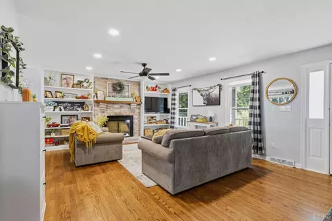 Living - 208 Crestview Dr, Forest, VA 24551 photo 5 of 5