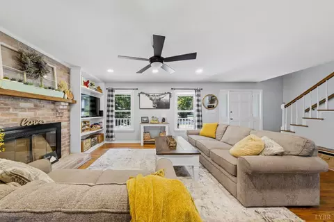 Living - 208 Crestview Dr, Forest, VA 24551 photo 4 of 5