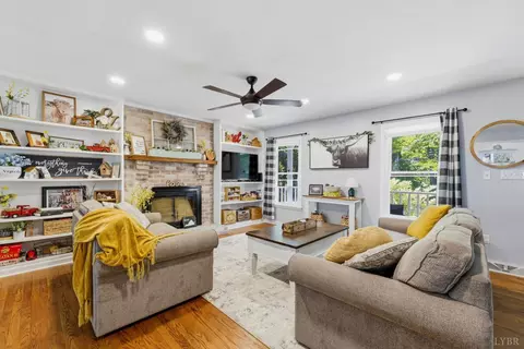 Living - 208 Crestview Dr, Forest, VA 24551 photo 3 of 5