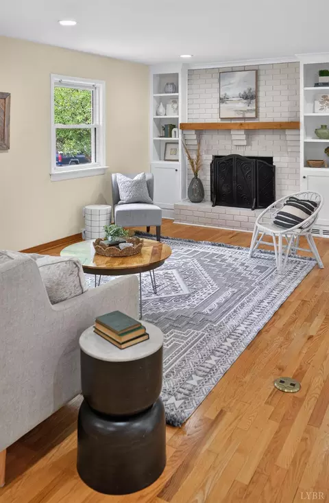Living - 11094 Leesville Rd, Evington, VA 24550 photo 5 of 8