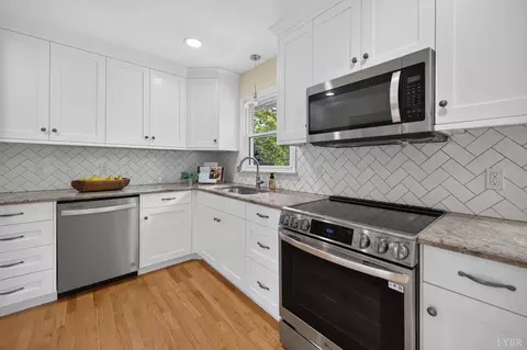 Kitchen - 11094 Leesville Rd, Evington, VA 24550 photo 5 of 10