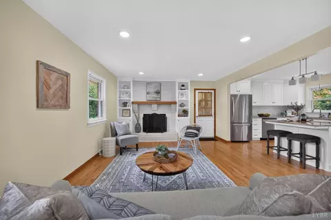 Living - 11094 Leesville Rd, Evington, VA 24550 photo 3 of 8