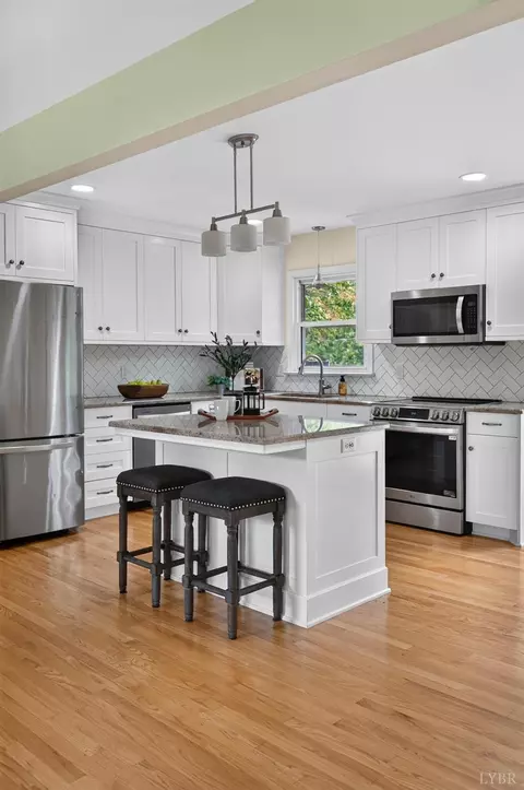 Kitchen - 11094 Leesville Rd, Evington, VA 24550 photo 4 of 10