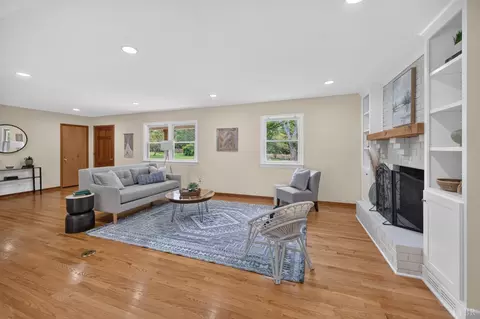 Living - 11094 Leesville Rd, Evington, VA 24550 photo 4 of 8