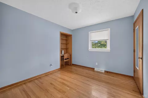 Bedroom - 11094 Leesville Rd, Evington, VA 24550 photo 3 of 8