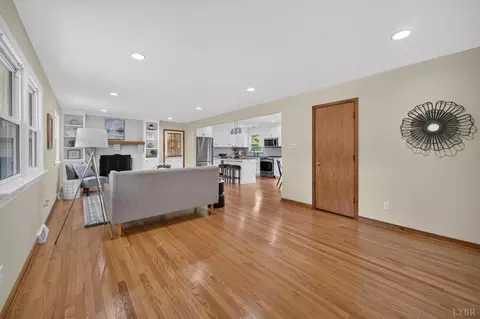 Living - 11094 Leesville Rd, Evington, VA 24550 photo 2 of 8