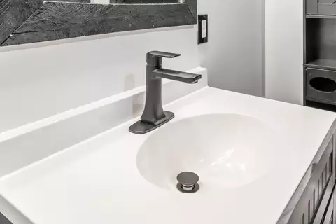 Bath - 923 Dearborn Rd, Evington, VA 24550 photo 2 of 4