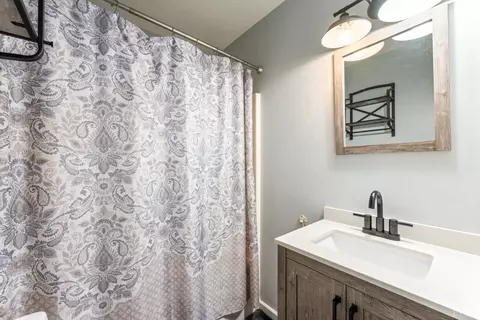 Bath - 923 Dearborn Rd, Evington, VA 24550 photo 3 of 4