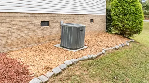 Exterior - 923 Dearborn Rd, Evington, VA 24550 photo 6 of 8