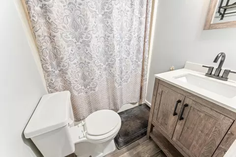 Bath - 923 Dearborn Rd, Evington, VA 24550 photo 4 of 4