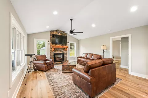 Living - 323 Mountain Top Way, Amherst, VA 24521 photo 1 of 3