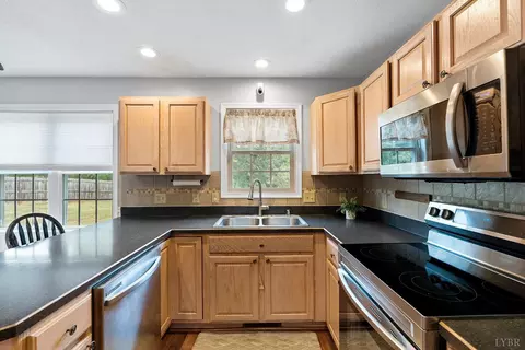 Kitchen - 3726 White Rd, Forest, VA 24551 photo 4 of 5