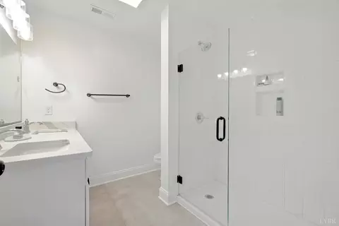 Bath - 1058 Brownstone Ln, Forest, VA 24551 photo 3 of 5