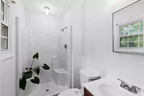 Bath - 110 Maplewood Dr, Forest, VA 24551 photo 2 of 3