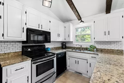 Kitchen - 110 Maplewood Dr, Forest, VA 24551 photo 2 of 4