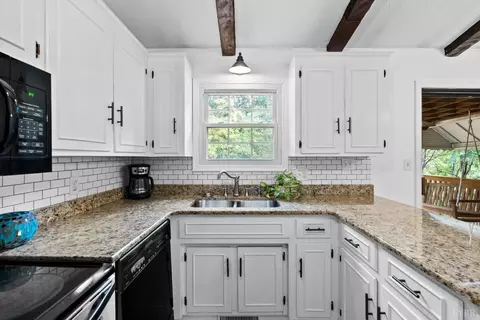 Kitchen - 110 Maplewood Dr, Forest, VA 24551 photo 3 of 4