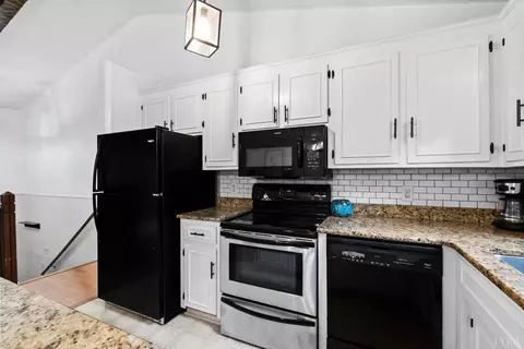 Kitchen - 110 Maplewood Dr, Forest, VA 24551 photo 4 of 4