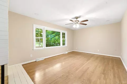 Living - 619 Spring St, Hurt, VA 24563 photo 1 of 4