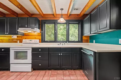Kitchen - 600 Bridgewater Ln, Ferrum, VA 24088 photo 2 of 3