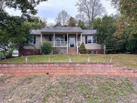 600 Woodland Dr, Madison Heights, VA 24572