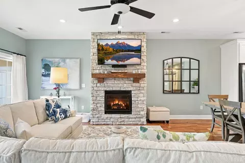 Living - 1082 Grandset Dr, Forest, VA 24551 photo 1 of 2
