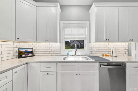 Kitchen - 1082 Grandset Dr, Forest, VA 24551 photo 4 of 5
