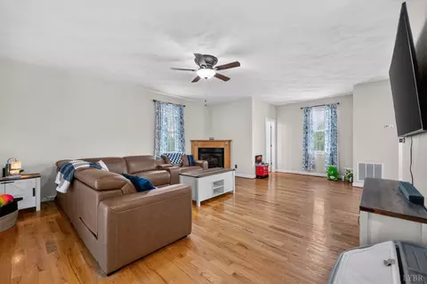 Living - 24 Goad Rd, Fincastle, VA 24090 photo 2 of 2
