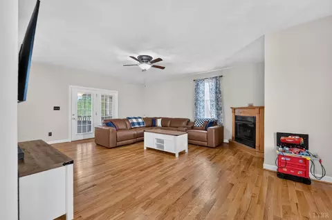 Living - 24 Goad Rd, Fincastle, VA 24090 photo 1 of 2