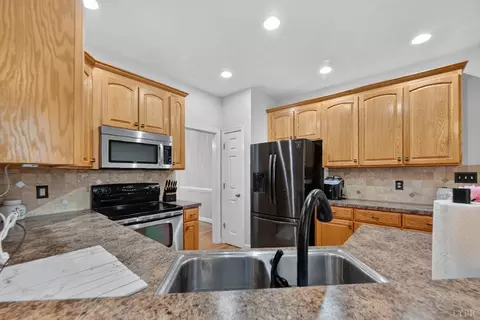 Kitchen - 24 Goad Rd, Fincastle, VA 24090 photo 3 of 7