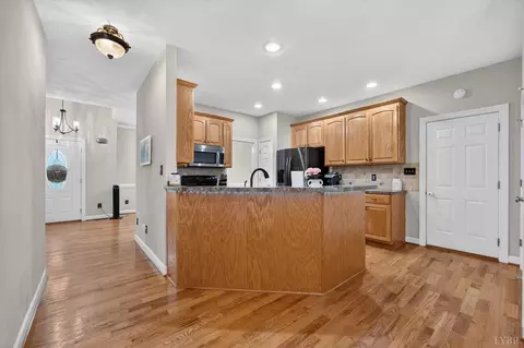 Entry Way - 24 Goad Rd, Fincastle, VA 24090 photo 4 of 9