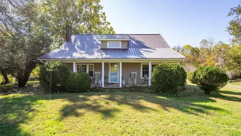 6029 Crumptown Rd, Farmville, VA 23901